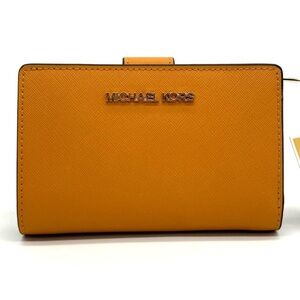 Michael Kors Medium Bifold Zip Chain Wallet Cider